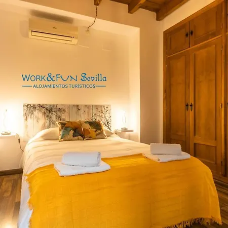 Patio Andaluz En Apartment Seville