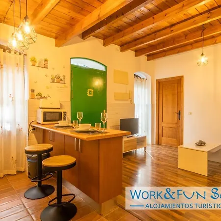 Patio Andaluz En Apartment *